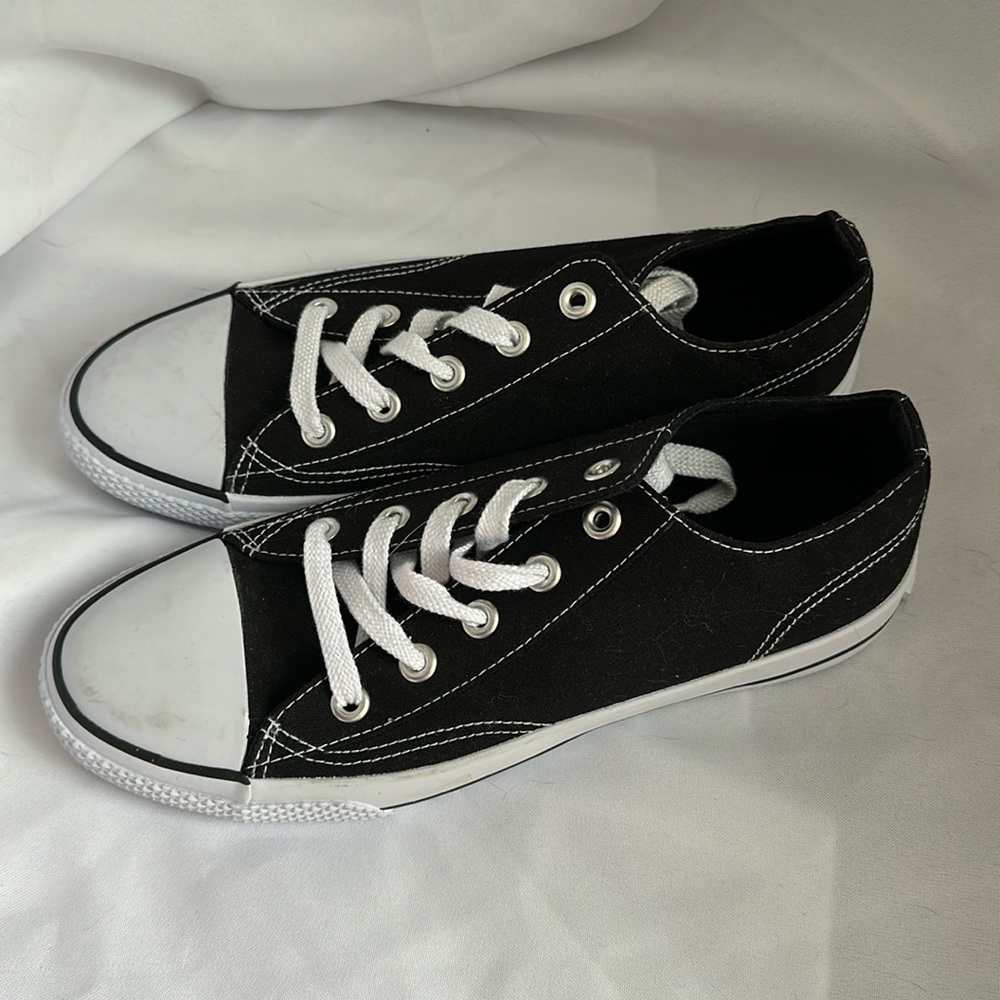 Air walk nwt canvas shoes